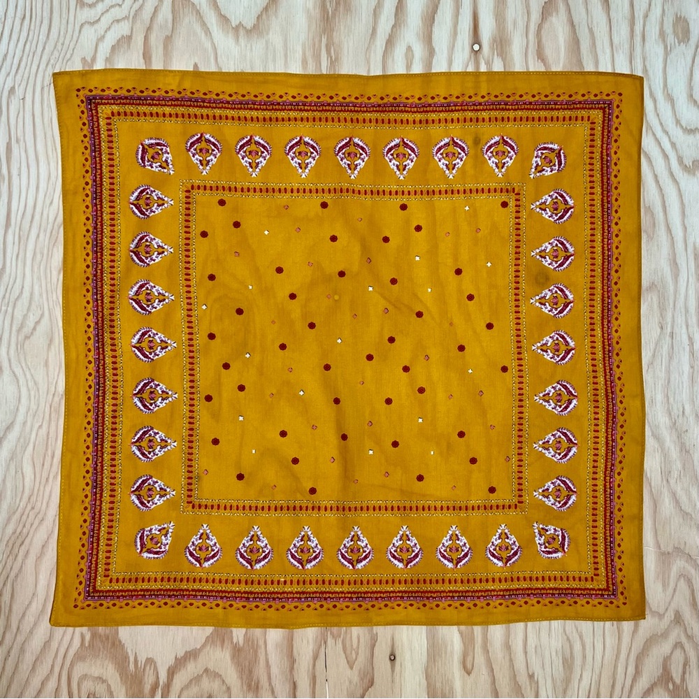 Gᴏʟᴅ ᴀʟʟ ᴄᴏᴛᴛᴏɴ ᴘʀɪɴᴛᴇᴅ ʙᴀɴᴅᴀɴᴀ.